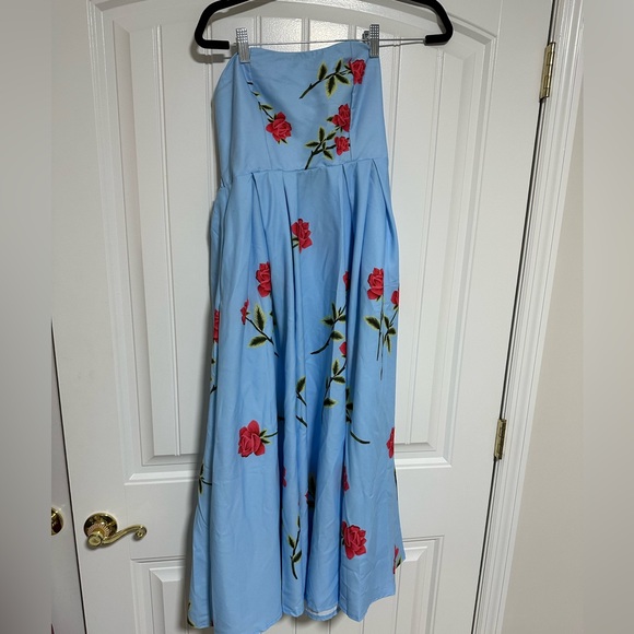 Strapless blue dresss with roses & pockets - Picture 2 of 3